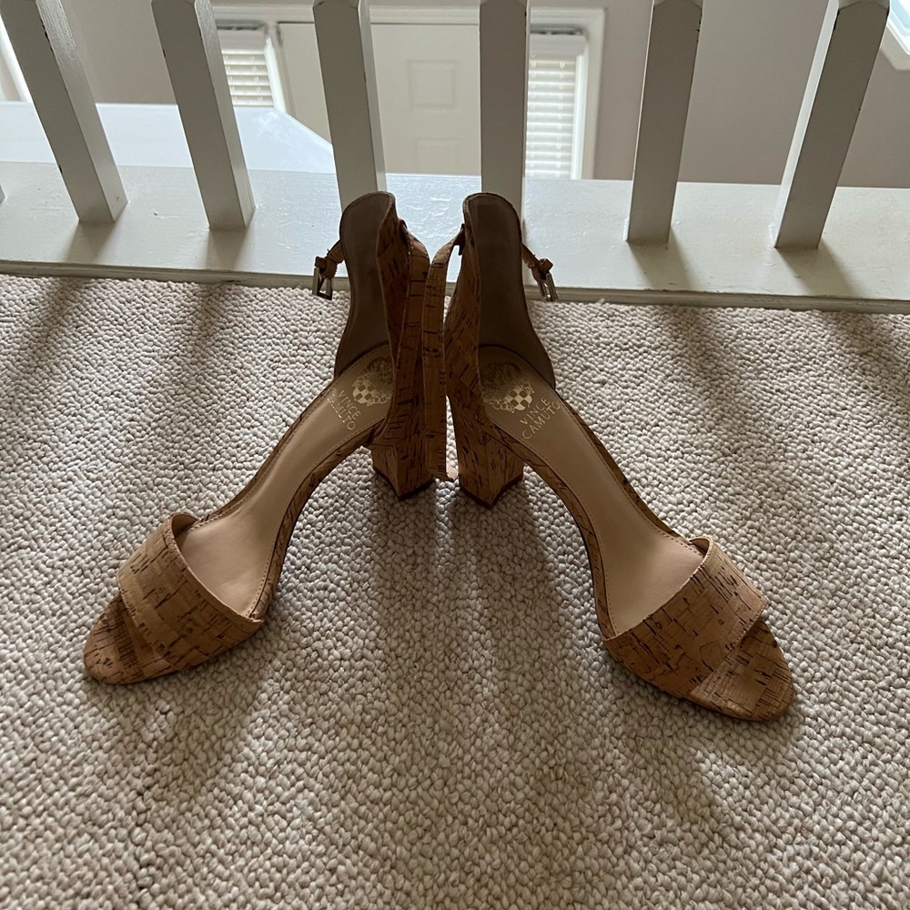 Block heel cork shoe ready for any occasion